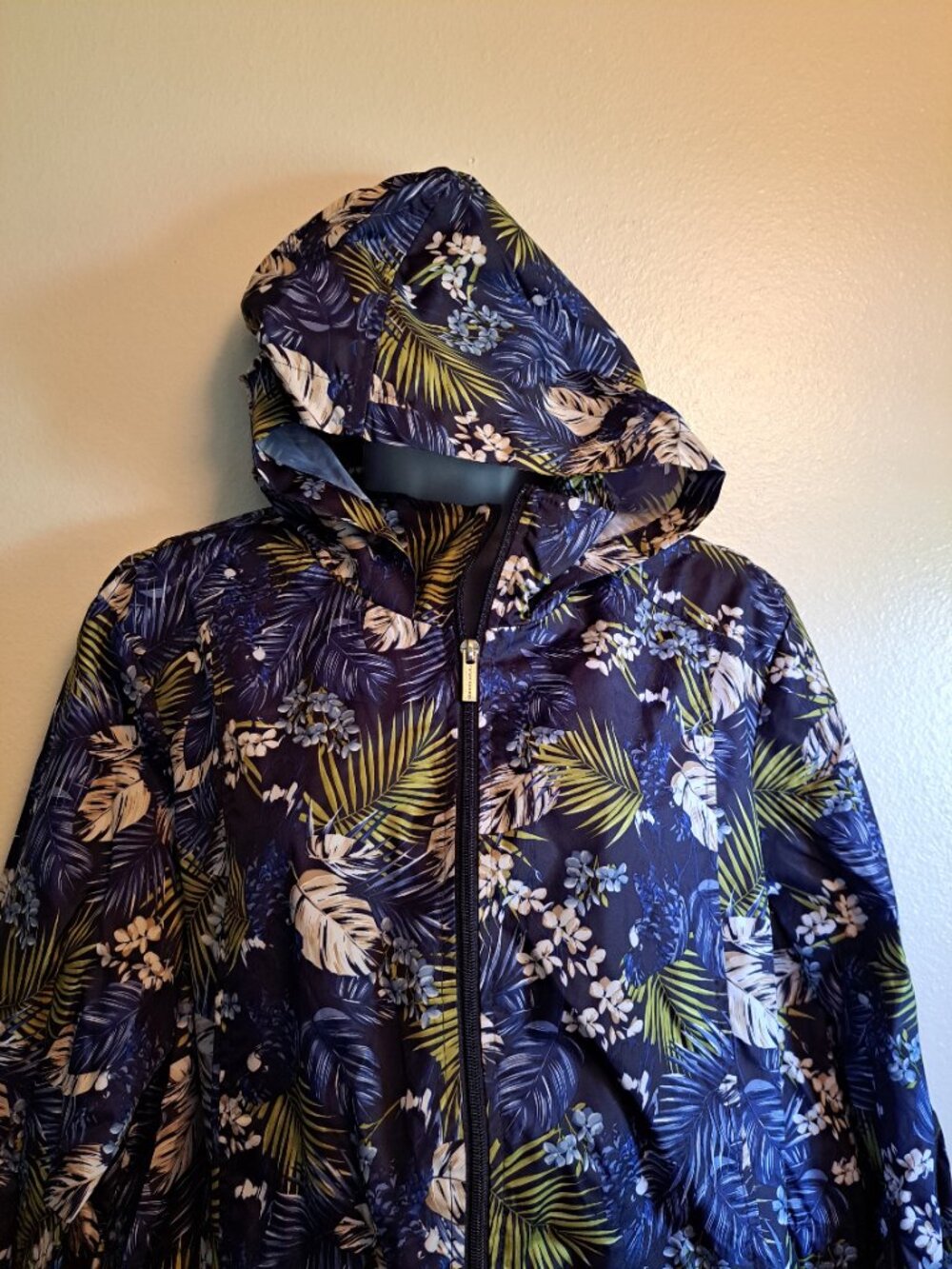 Susan Graver hooded foldable rain jacket with tropical floral&palm leaf print - Picture 2 of 11